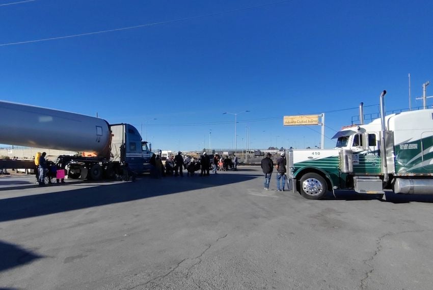 Agricultores toman instalaciones aduaneras de Ciudad Juárez, deteniendo el comercio fronterizo en protesta por la ley del agua