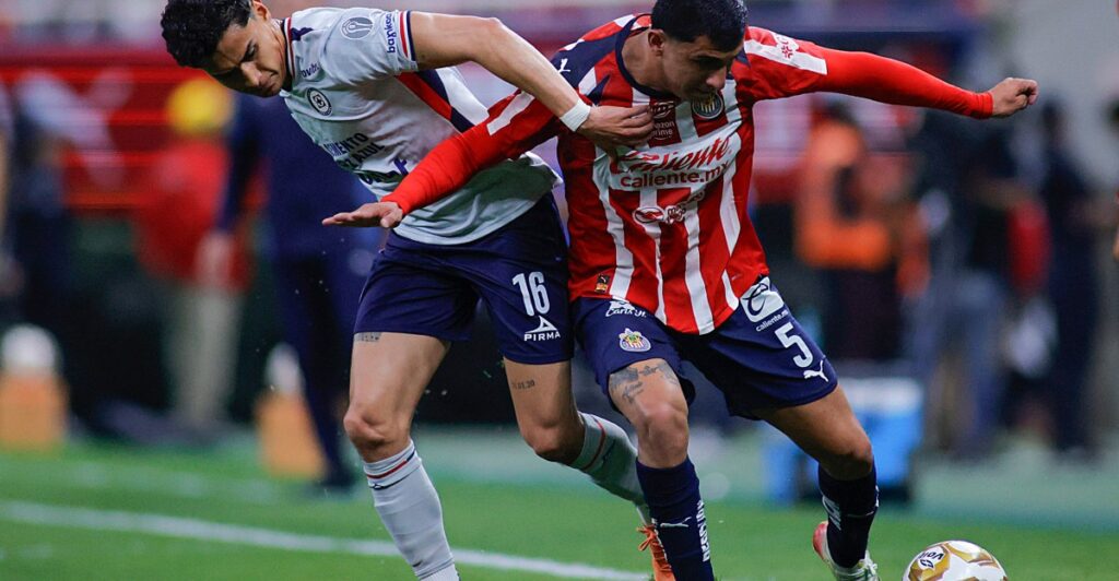 Cruz Azul se aferra para obtener empate valioso contra Chivas