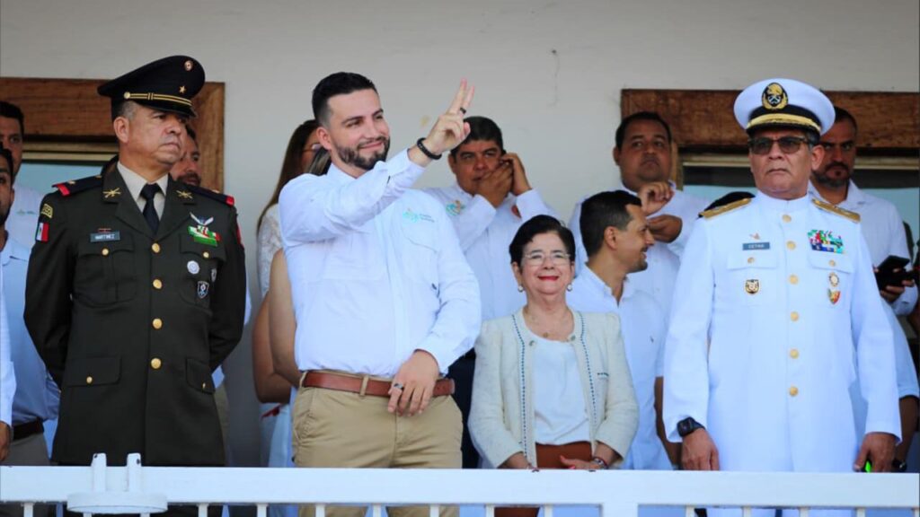 Desfile conmemorativo del 115 aniversario de la Revolución Mexicana en el corazón de Puerto Vallarta