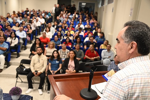 El Rector Jesús Madueña dona 174 mil pesos a Ganac gracias a la generosidad de directores y funcionarios universitarios