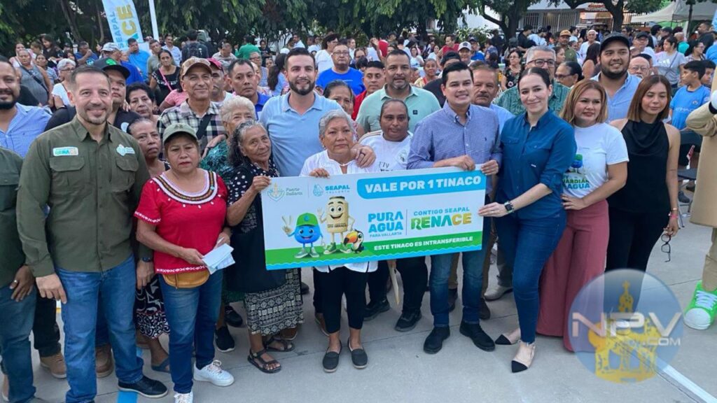 Entrega de 300 tanques de agua a hogares en Ixtapa