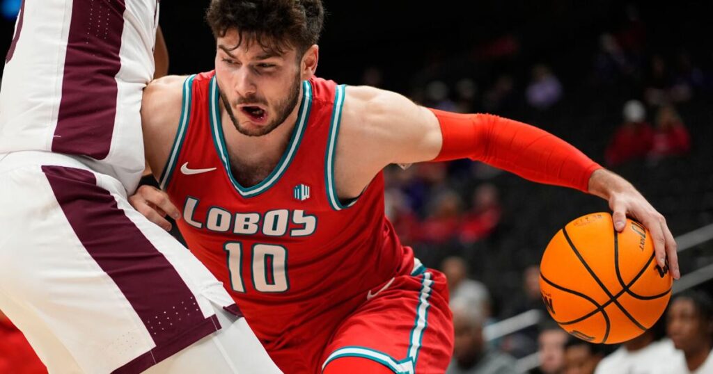 Lobos triunfan 80-78 ante equipo de la SEC Mississippi State