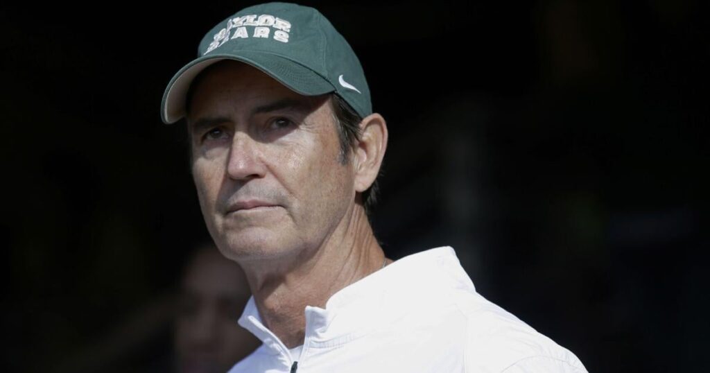 Se reporta que Briles será nombrado entrenador de fútbol americano de Eastern New Mexico