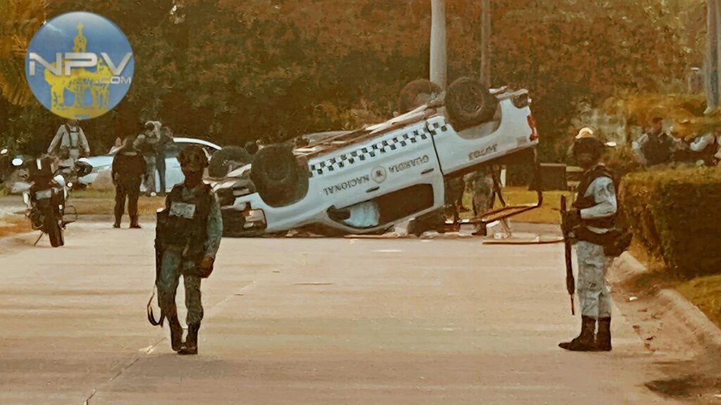 Accidente en Fluvial Vallarta: Volcadura de camioneta de la Guardia Nacional