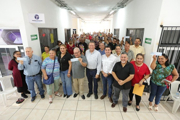 Apoyo del Gobierno de Sinaloa a locatarios de El Rosario para cerrar el año con éxito