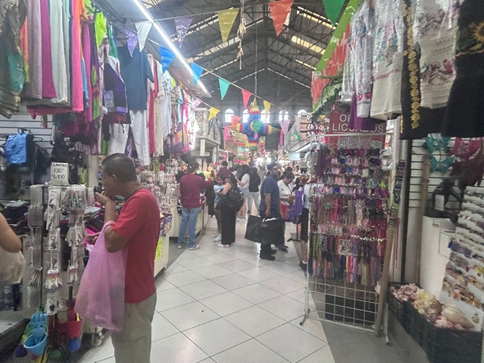 Auge de ventas en el Mercado Pino Suárez de Mazatlán gracias a las compras navideñas y el turismo