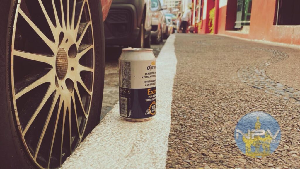 Banquetas de Puerto Vallarta se convierten en focos de basura