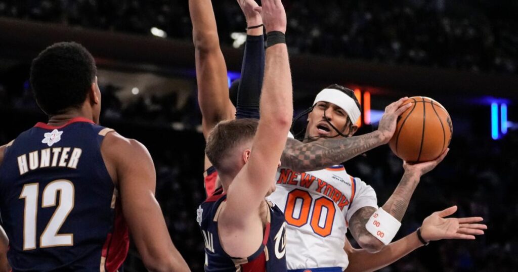 Brunson y los suplentes lideran una remontada navideña mientras los Knicks vencen a los Cavaliers 126-124
