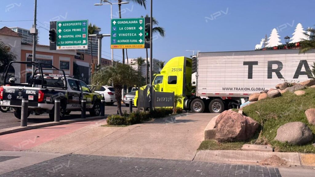 Caos Vial en La Isla: Choque causado por tráiler desata gran congestión