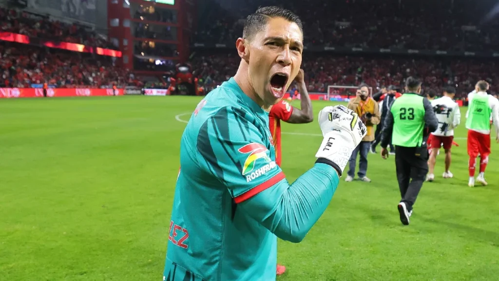 Comentarista de TUDN se enreda con Guillermo Ochoa tras 'burla'