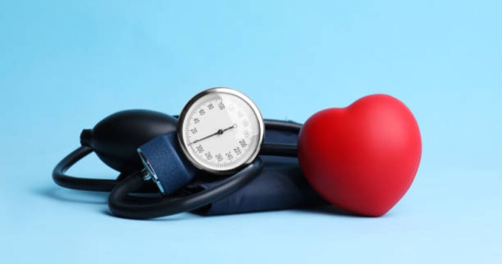 Consejos clave para prevenir y controlar la hipertensión en el año 2026