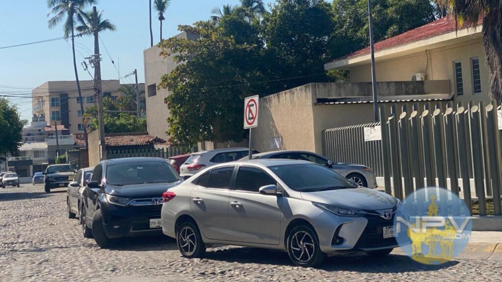 Desafían las normas y estacionan en áreas restringidas en Palmar de Aramara