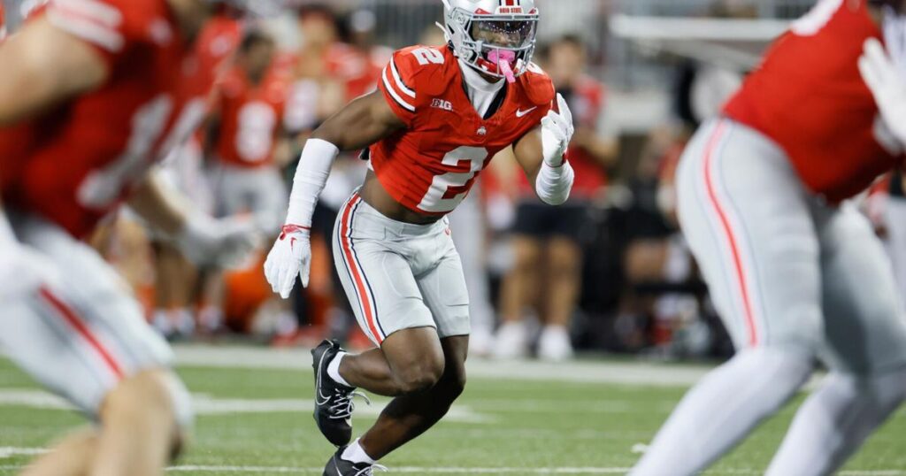 Diez miembros del Big Ten en el primer equipo All-America de AP, liderados por 4 de Ohio State y la estrella mexicana Mendoza