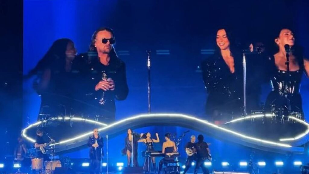 Dua Lipa sorprende en la Ciudad de México al interpretar 'Oye mi amor' junto a Fher Olvera de Maná