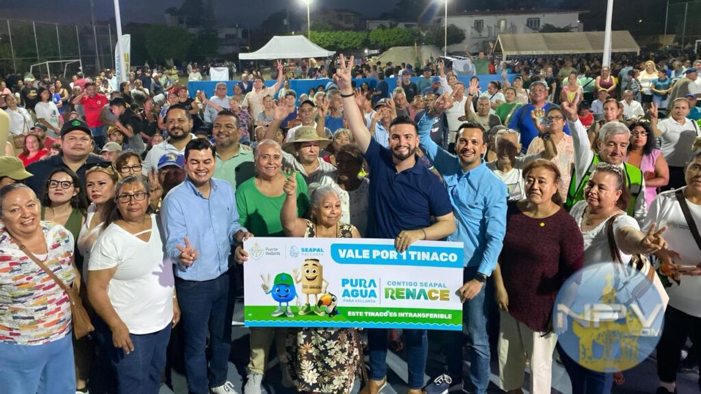 El alcalde Luis Ernesto Munguía promueve la solidaridad con la entrega de tinacos en La Floresta