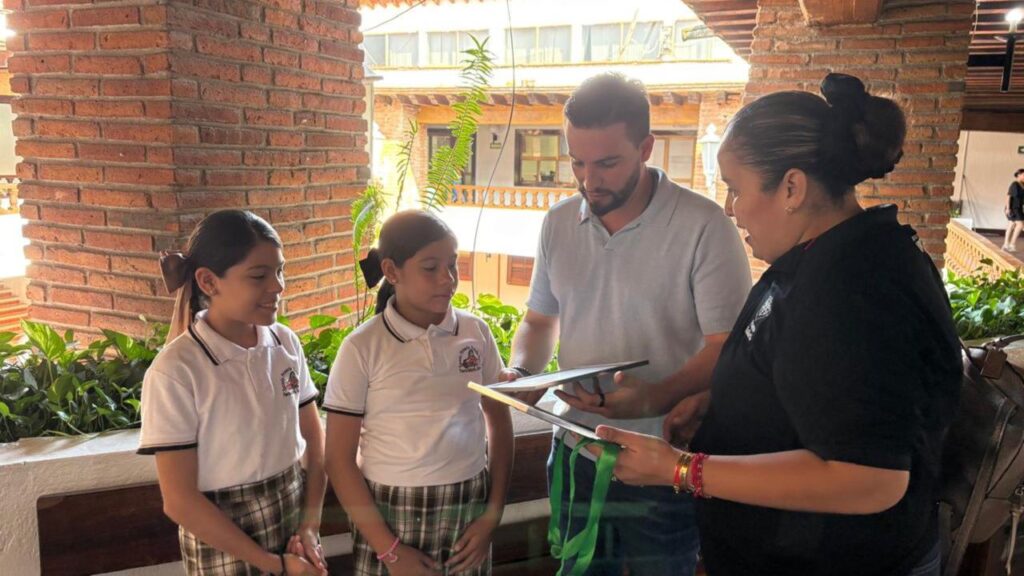 El alcalde Luis Munguía reconoce a Abdiel, Alexa y Alison por su amor a la naturaleza