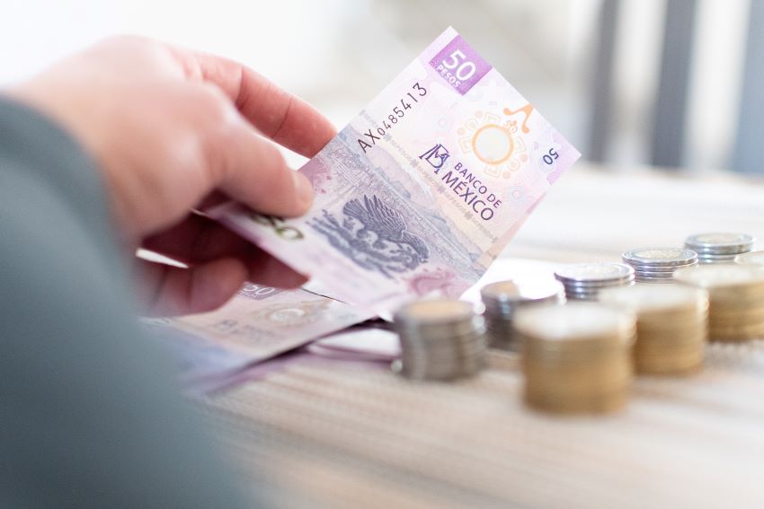 El peso cae por debajo de los 18 frente al dólar por primera vez desde julio de 2024