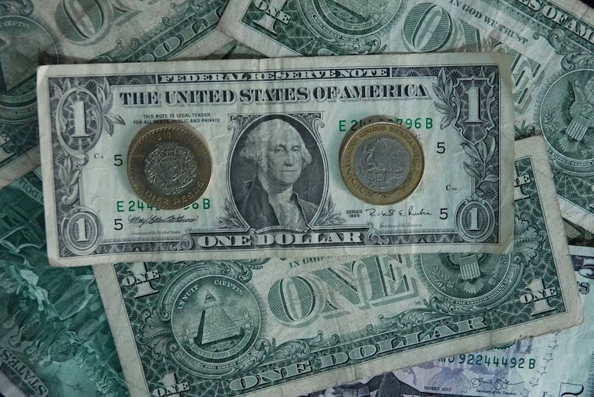 El peso mexicano alcanza su mayor nivel del año.