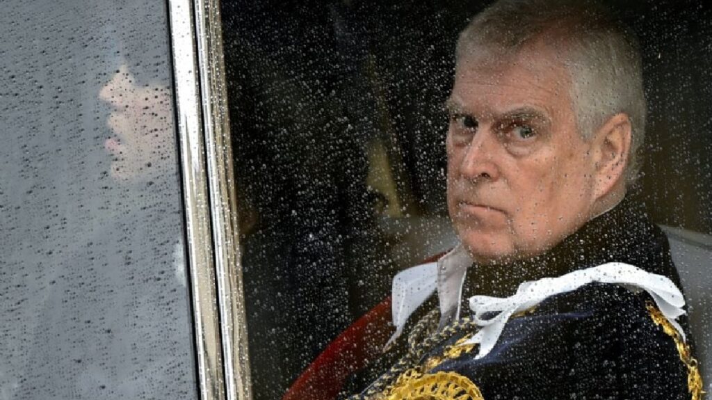 El príncipe Andrés renuncia a su licencia de armas después de perder sus títulos nobiliarios