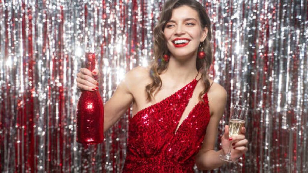 El significado de vestirse de rojo, verde o dorado en Navidad, según la psicología en México