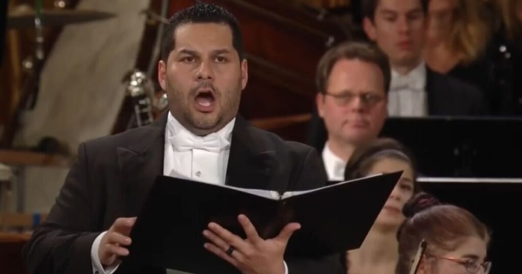 El tenor Carlos Osuna, el artista que cautivó en la Ópera de Viena