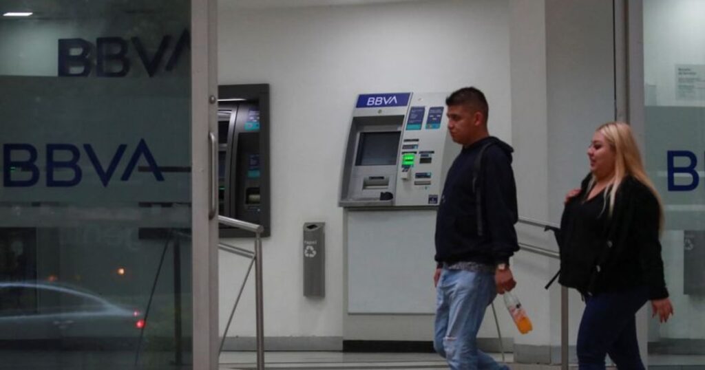 Ex empleada bancaria en Nuevo León condenada a siete años de prisión por FGR