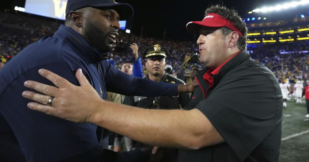 Exentrenador de fútbol americano de Michigan, Sherrone Moore, encarcelado horas después de su despido