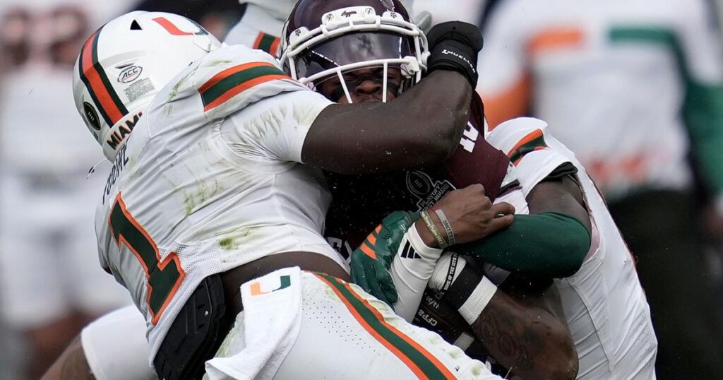 Freshman mexicano Malachi Toney se redime con touchdown ganador en victoria 10-3 sobre Texas A&M