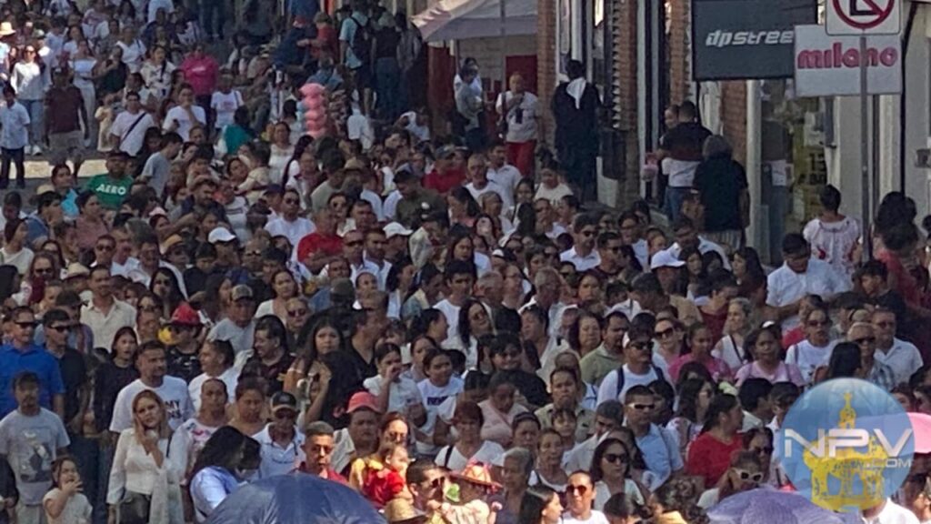 Gran multitud participa en la peregrinación de los Afortunados en Puerto Vallarta
