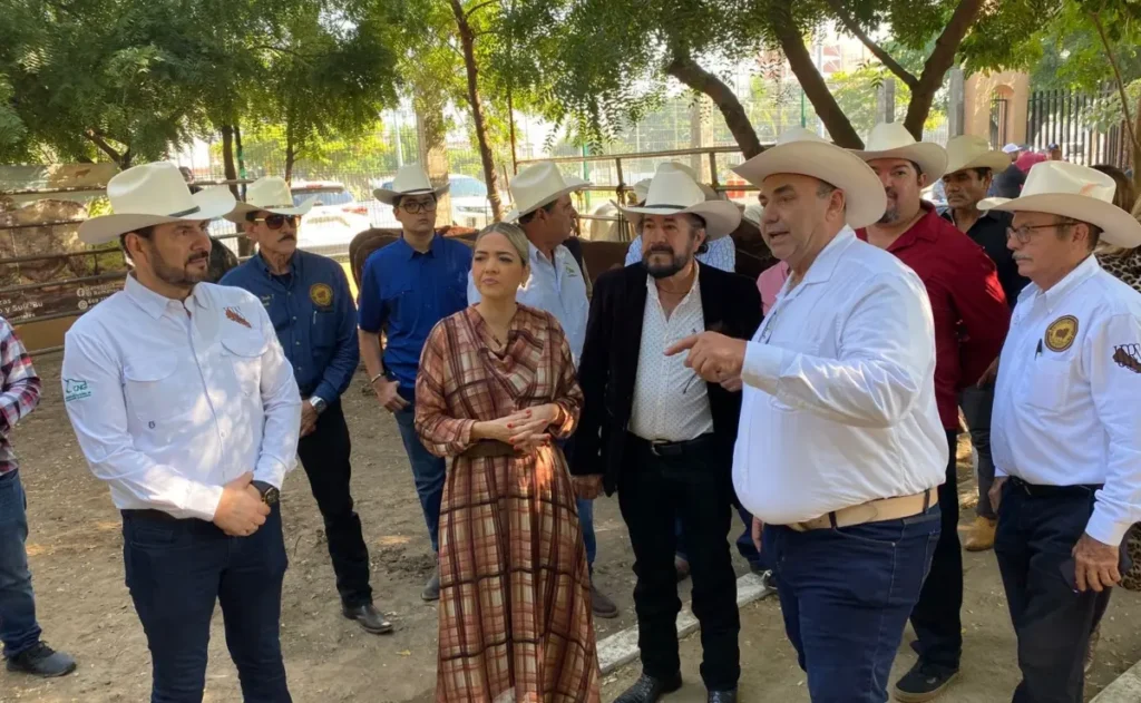 Inauguran primer mercado ganadero en Mazatlán; apoyo del gobierno de 600 mil pesos a los productores.