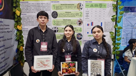 Jóvenes de El Rosario brillan en desafíos académicos a nivel nacional y estatal.
