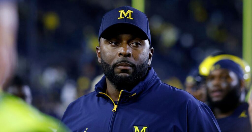 La destitución de Sherrone Moore deja al programa de fútbol americano de Michigan en apuros para encontrar un nuevo entrenador.