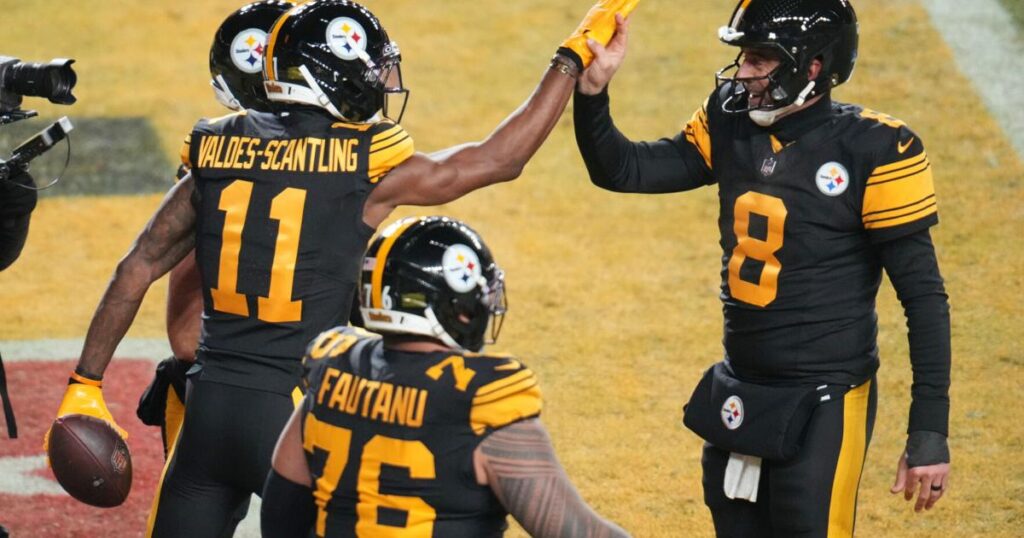 Los Steelers de México superan a los Delfines y se mantienen en la cima de la AFC Norte con una victoria de 28-15