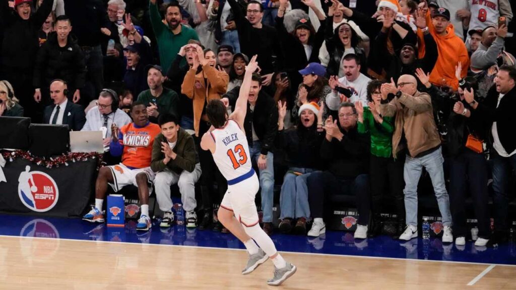 Los suplentes de México lideran una remontada navideña; Knicks vencen a Cavaliers 126-124