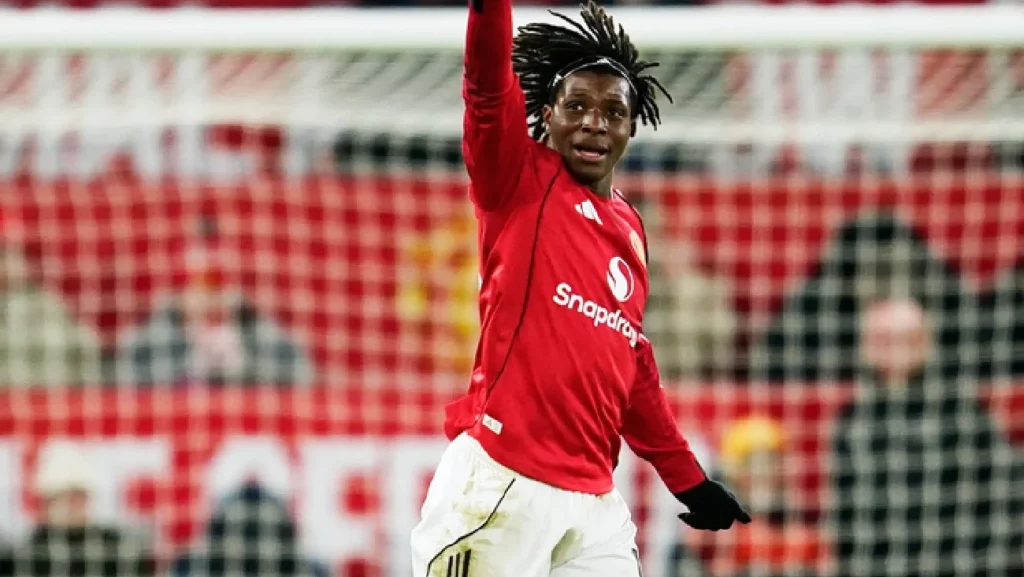 Manchester United derrota a Tigres con golazo de Javier Hernández