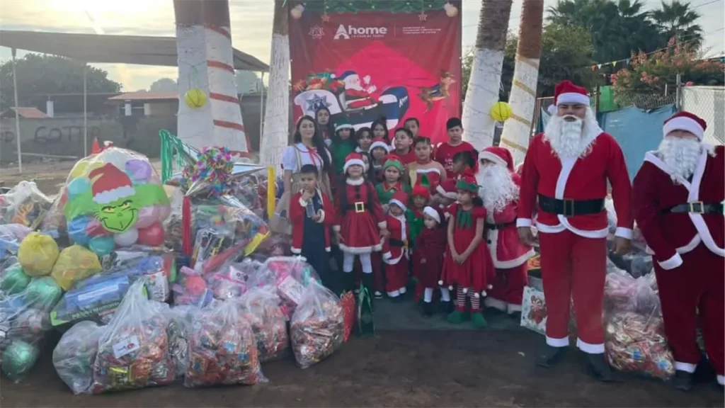 Policías de Ahome sorprenden a niños de comunidades rurales con regalos y zapatos en el Policlaus 2025