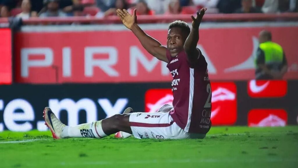 Representante frena nuevamente traspaso de Diber Cambindo en México