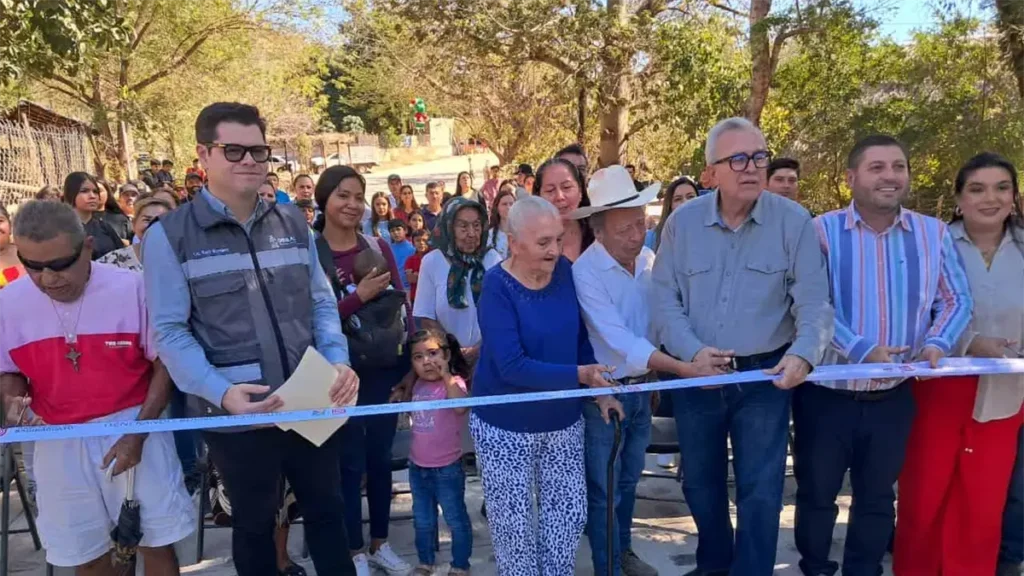 Rocha Moya celebra nuevas obras de pavimentación y alumbrado en Badiraguato