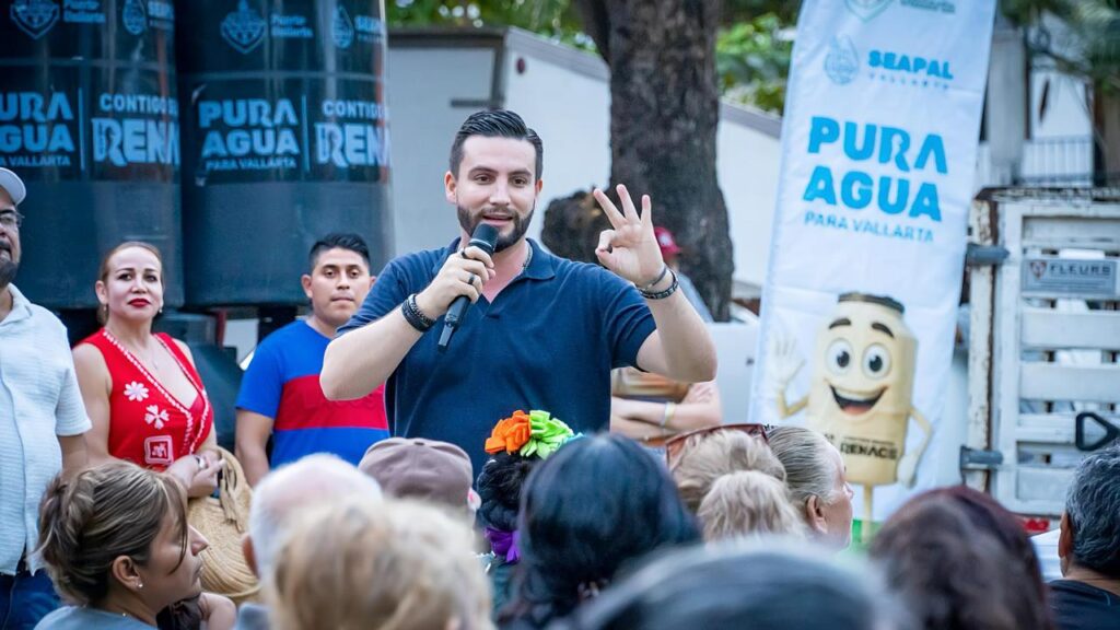 SEAPAL refuerza abasto de agua en Puerto Vallarta con la entrega de 100 tinacos en Independencia