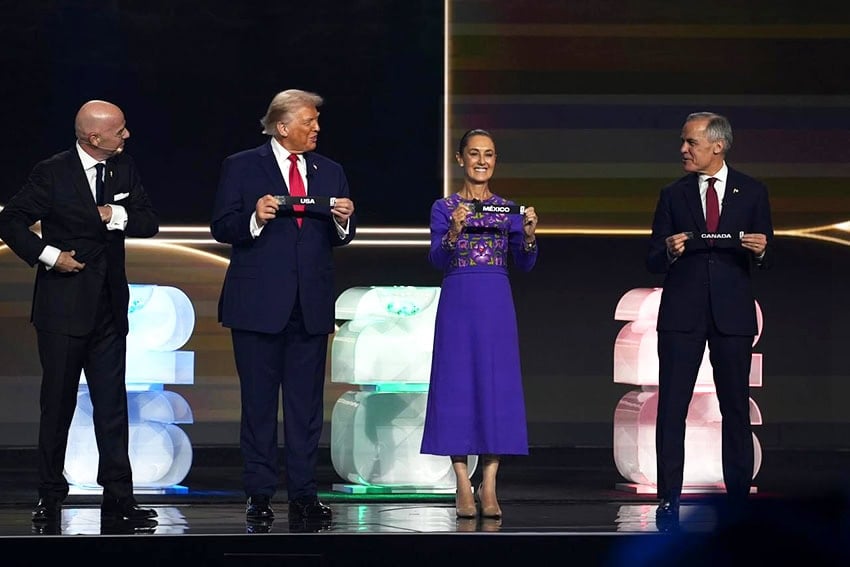 Sheinbaum se une al Presidente Trump de EE.UU. y al PM Carney de Canadá en el sorteo de la Copa Mundial de la FIFA.