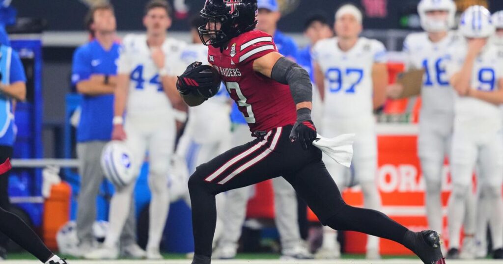 Texas Tech se corona campeón de la Big 12 y probablemente obtiene un descanso en la primera ronda de CFP con su victoria 34-7 sobre BYU.