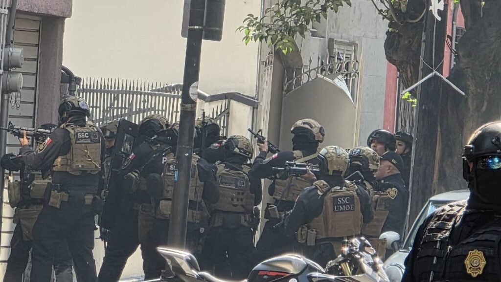 Tiroteo entre policías y presuntos extorsionadores cerca del Ángel de la Independencia: VIDEO filtrado.