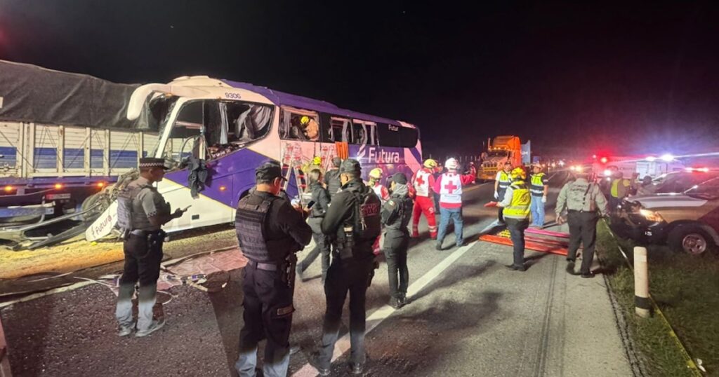 Trágico accidente en Tamaulipas: 2 fallecidos y 35 heridos tras colisión entre autobús y tráiler en la carretera Zaragoza–Victoria