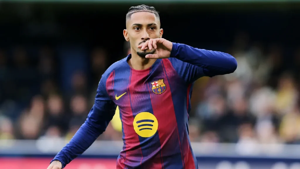 ¡Santa Claus llegó a Ciudad de México! Raphinha regala juguetes y causa sensación en su ciudad natal