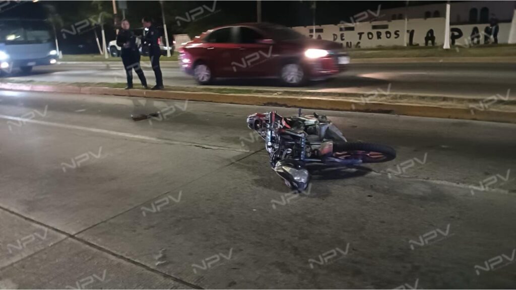 Adolescente causa grave accidente frente a la Base Naval