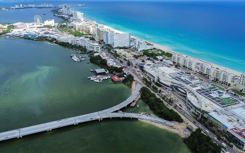 El Ministerio de Transporte reforzará el puente Nichupté de Cancún tras detectar grietas en fotografías.
