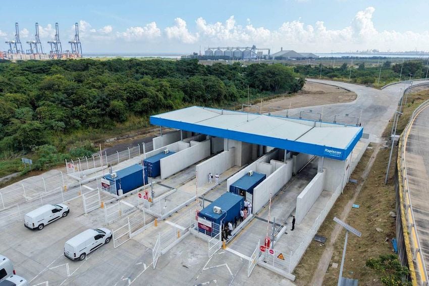 Exportaciones de México en 2025 alcanzan cifra récord, generando primer superávit comercial en 4 años