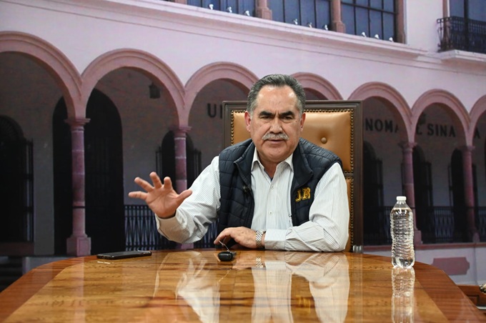 La UAS asegura un año financiero desafiante con apoyo del Gobierno estatal y planea ajustes para un mejor futuro, según el rector Jesús Madueña.