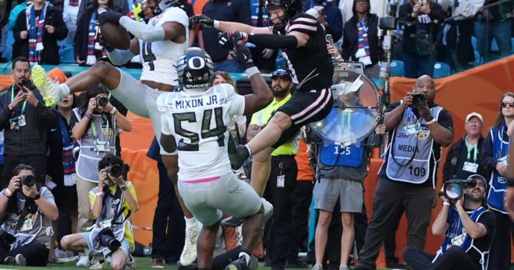 La defensa lleva la victoria para México, ya que los Ducks derrotan a Texas Tech 23-0