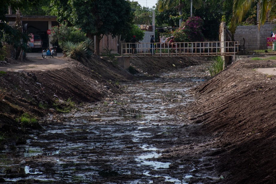 Mejoran la limpieza de arroyos y canales en Culiacán antes de la temporada de lluvias